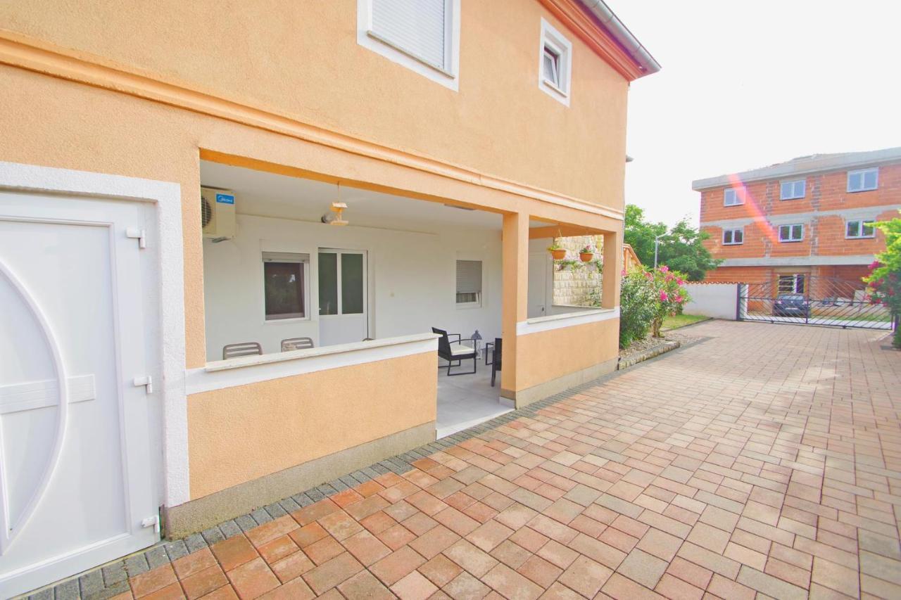 Apartment Pineta In Village Valbandon Kültér fotó