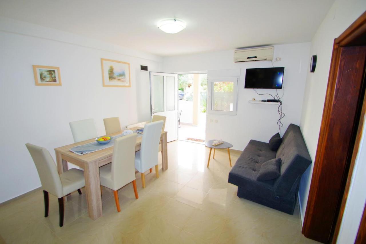Apartment Pineta In Village Valbandon Kültér fotó