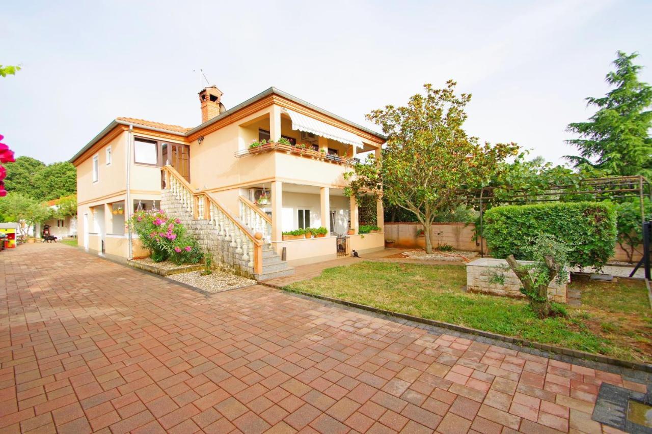 Apartment Pineta In Village Valbandon Kültér fotó
