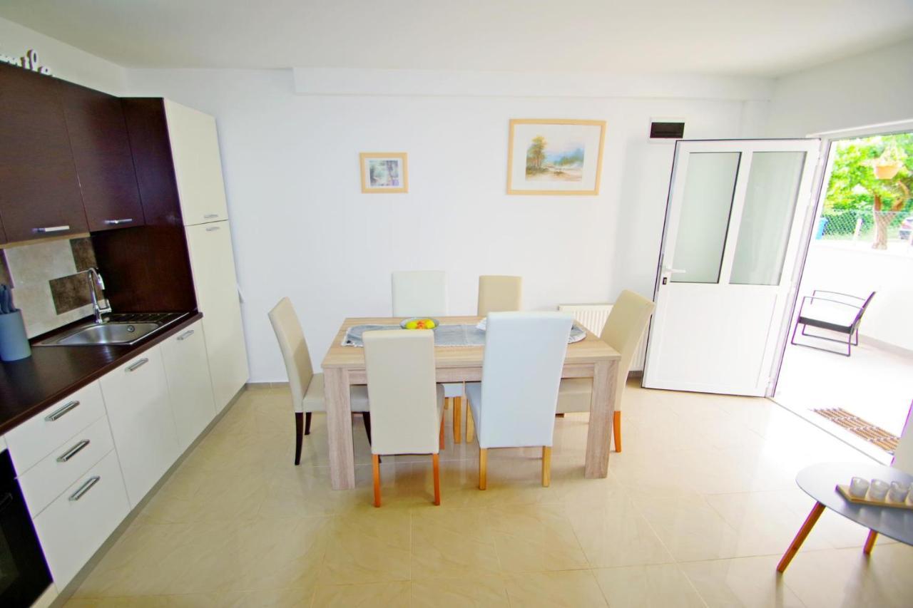 Apartment Pineta In Village Valbandon Kültér fotó
