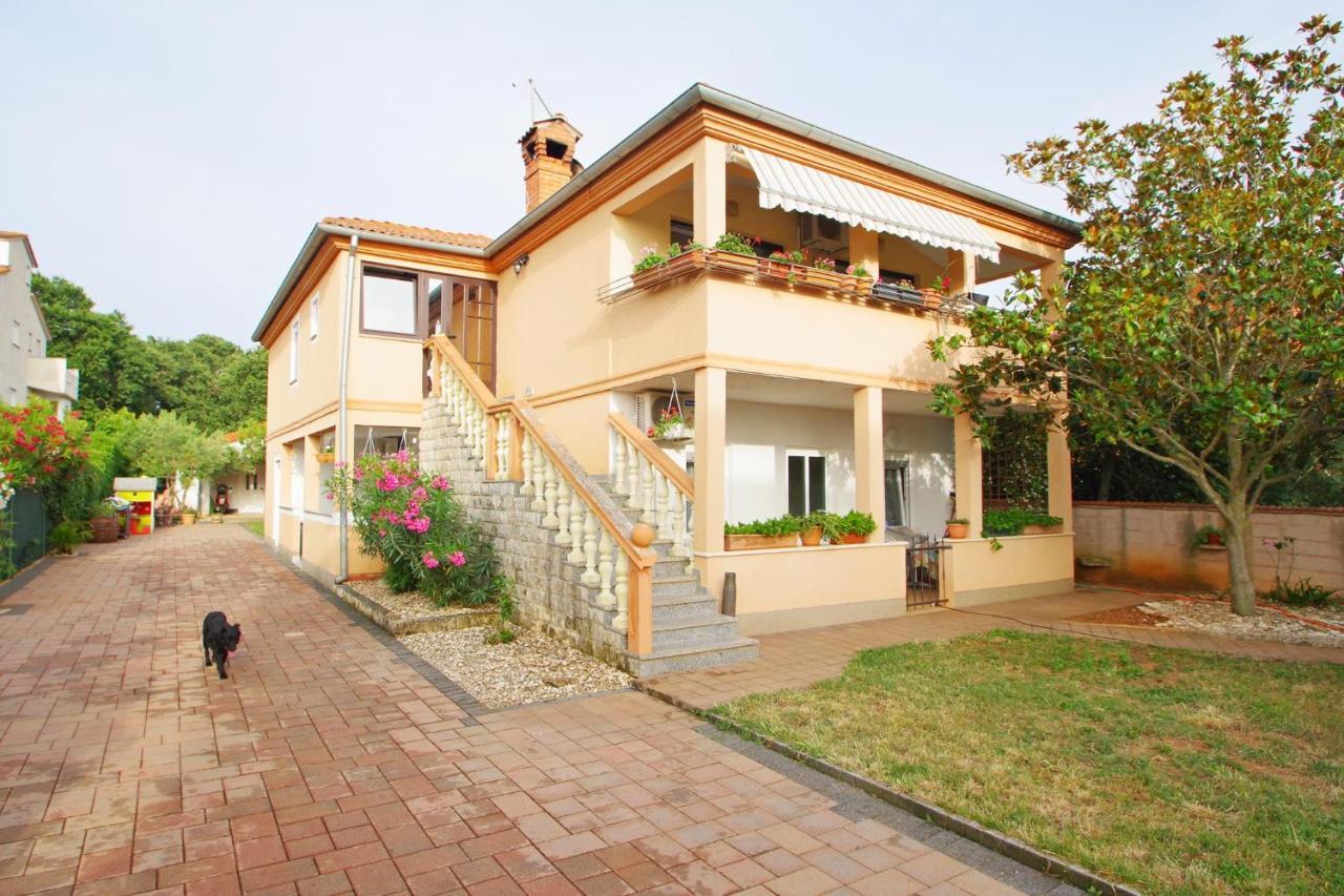 Apartment Pineta In Village Valbandon Kültér fotó