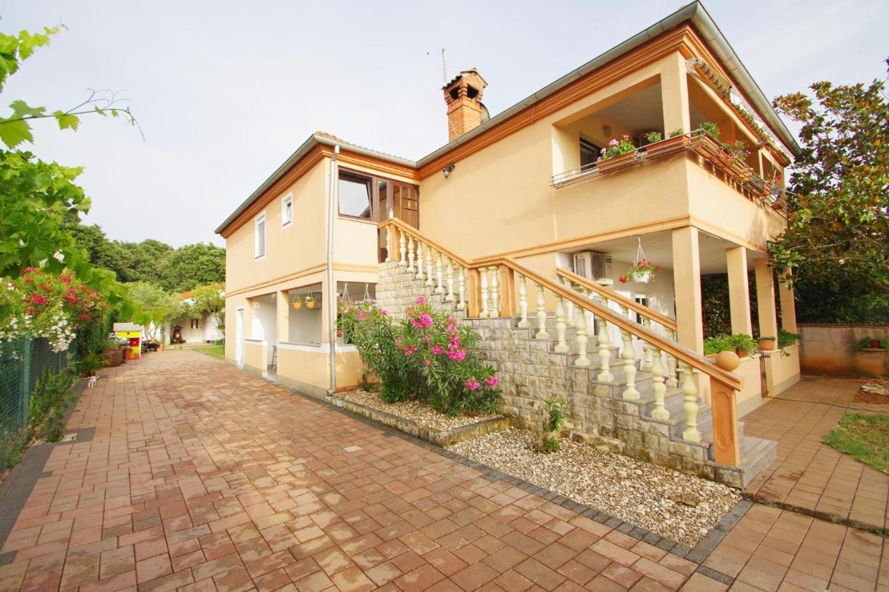 Apartment Pineta In Village Valbandon Kültér fotó