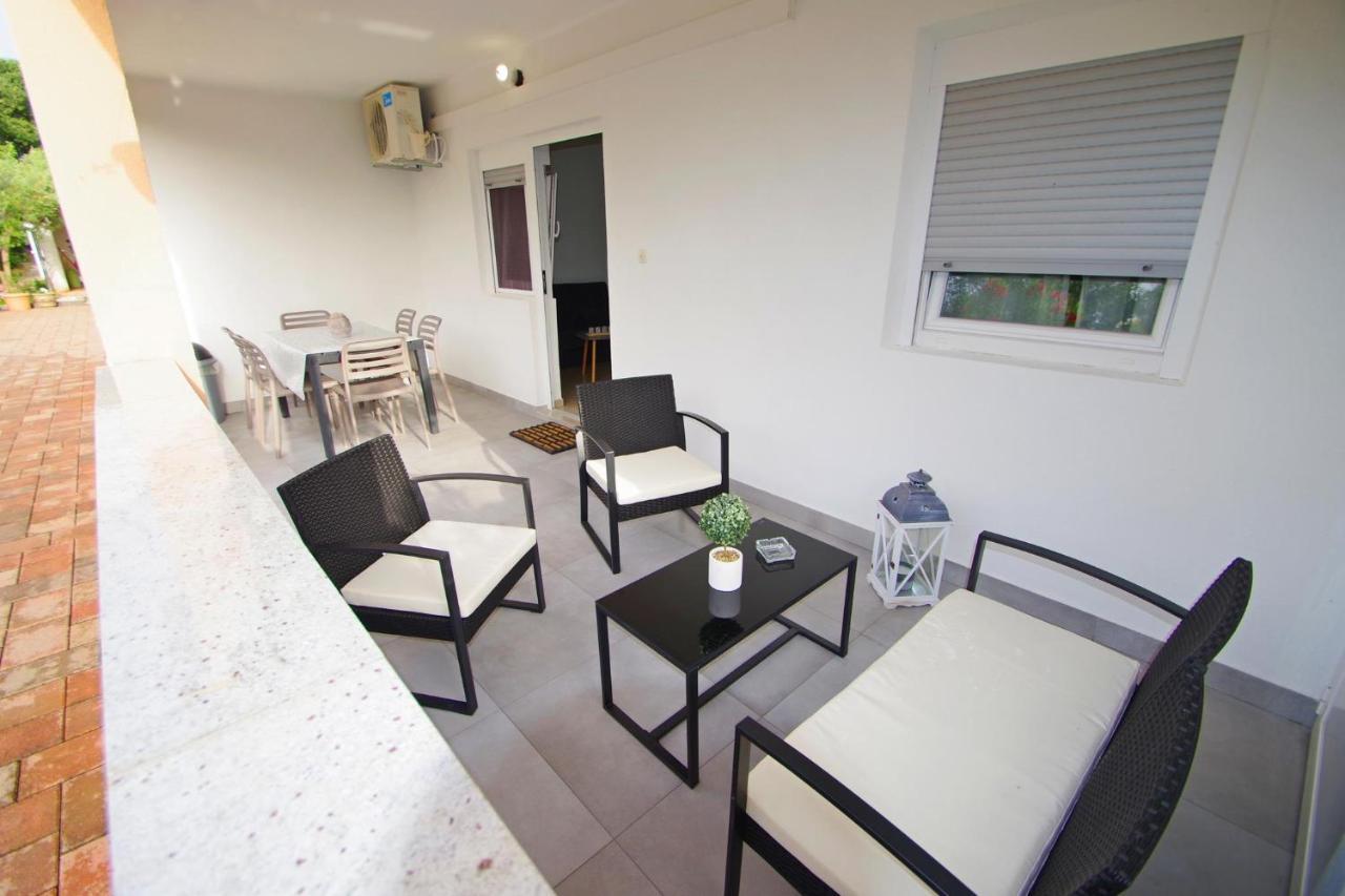 Apartment Pineta In Village Valbandon Kültér fotó