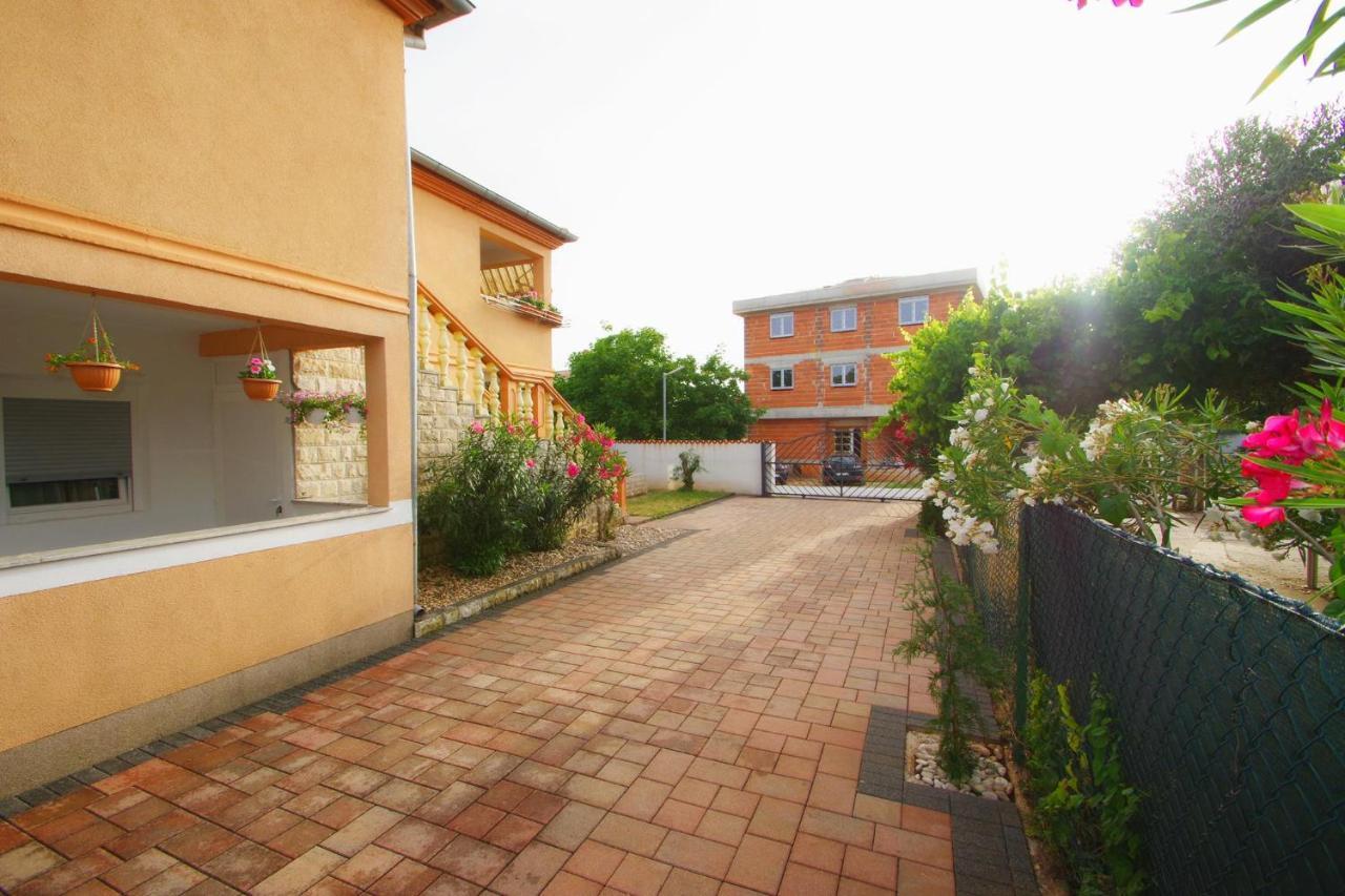 Apartment Pineta In Village Valbandon Kültér fotó