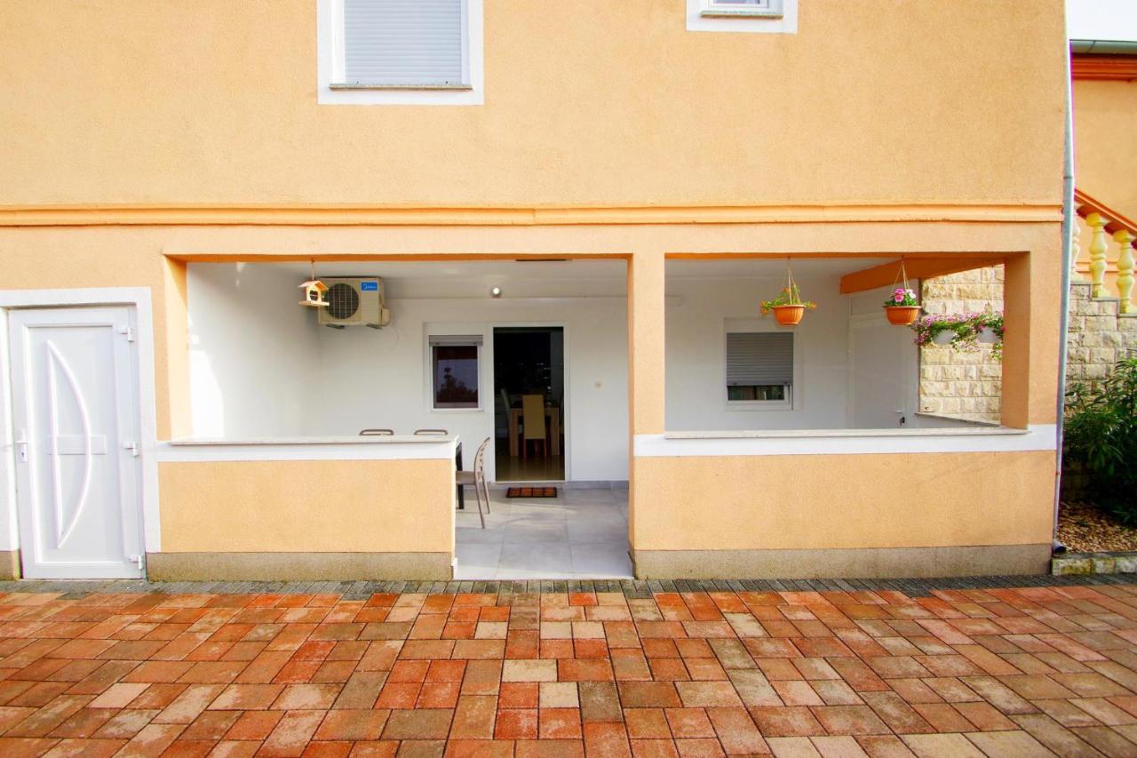 Apartment Pineta In Village Valbandon Kültér fotó