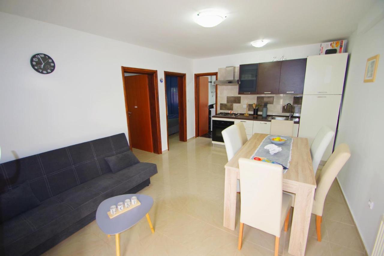 Apartment Pineta In Village Valbandon Kültér fotó